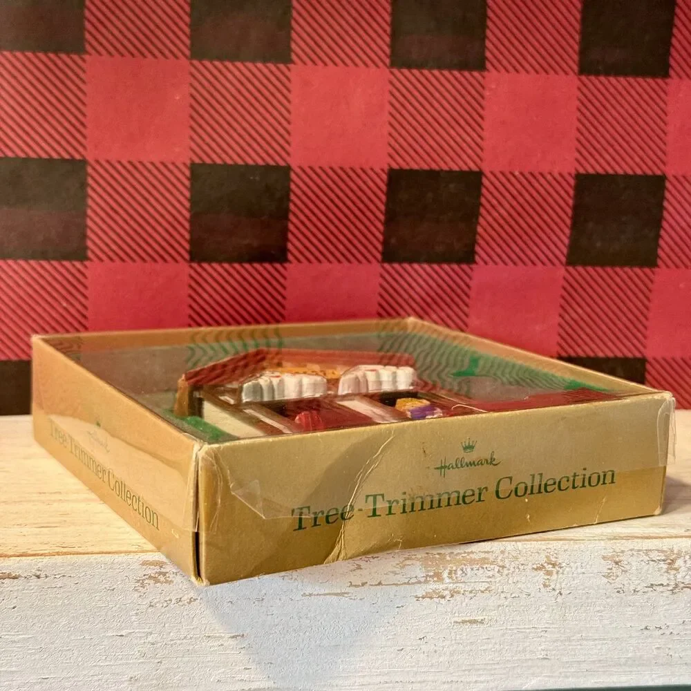 Hallmark 1977 twirl